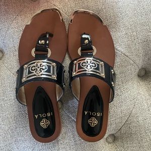 Isola Ada black patent/gold hardware leather sole flip flop sandals size6w/box
